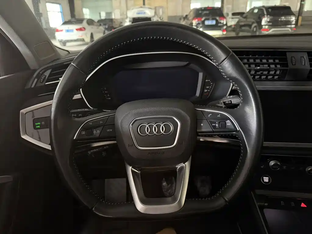 Audi Q3 2021 — фото 25