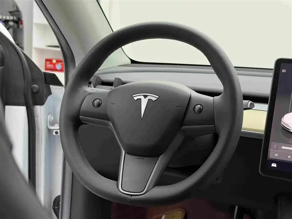 Tesla Model Y 2022 — фото 13