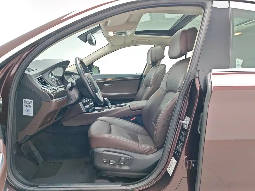 BMW 5 Series GT 2014 — фото 10