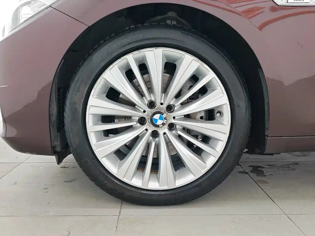 BMW 5 Series GT 2014 — фото 17