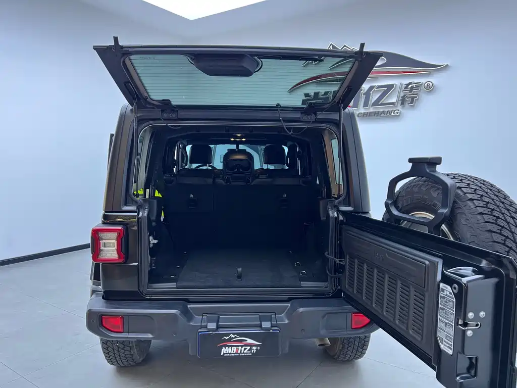 Jeep Wrangler 2019 — фото 24