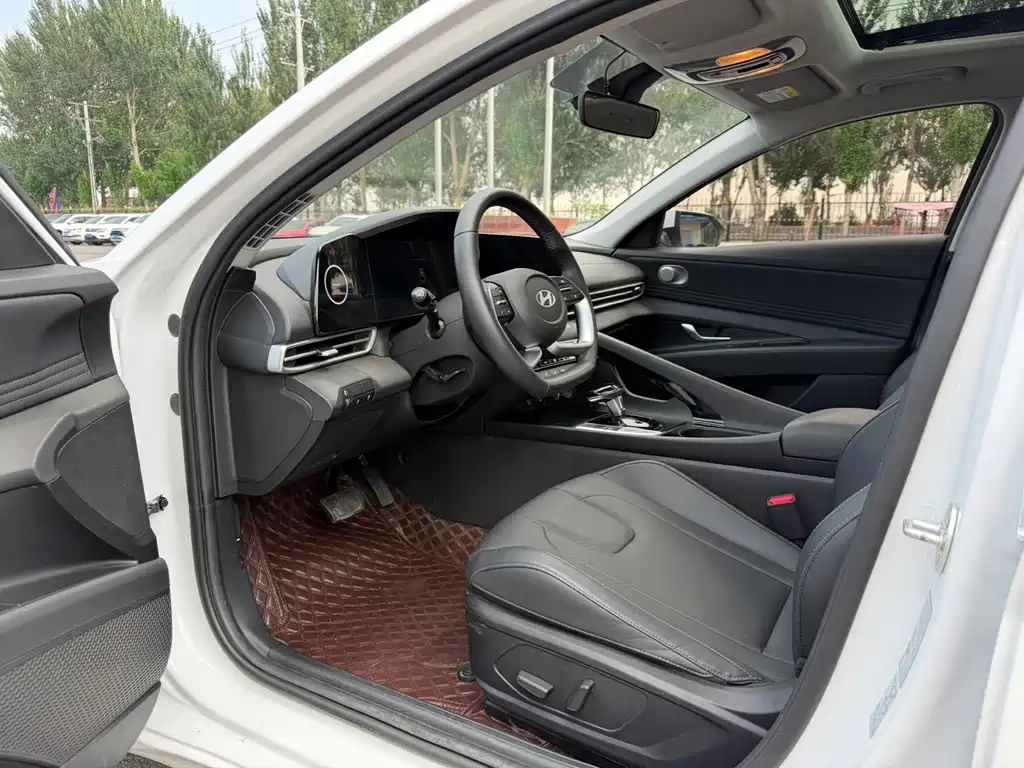 Hyundai Elantra 2023