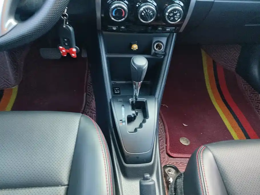 Toyota Yaris L 2022 — фото 16