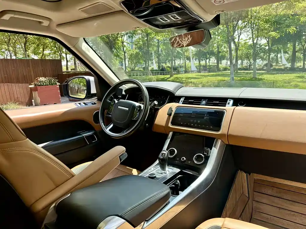 Land Rover Sport 2020 — фото 16