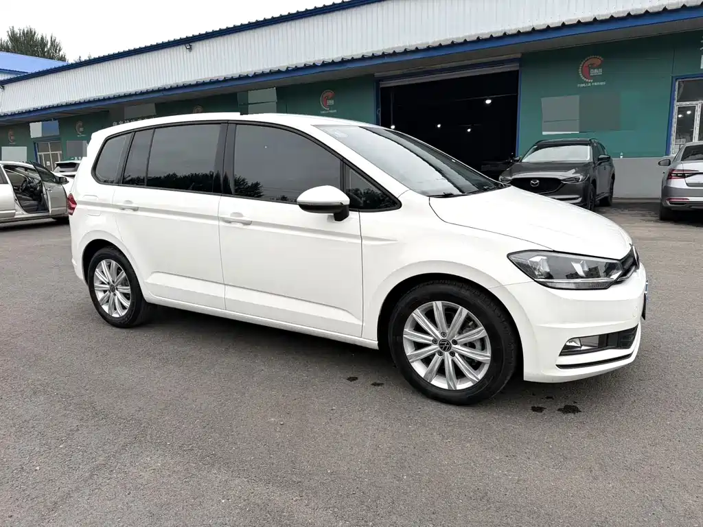 Volkswagen Touran 2024 — фото 12