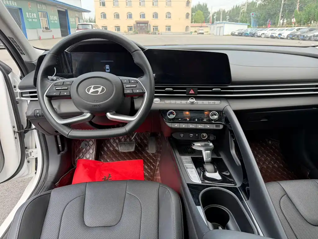 Hyundai Elantra 2023