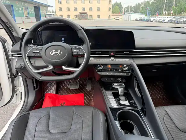 Hyundai Elantra 2023