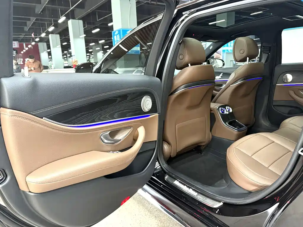 Mercedes-Benz E-Class 2023 — фото 10