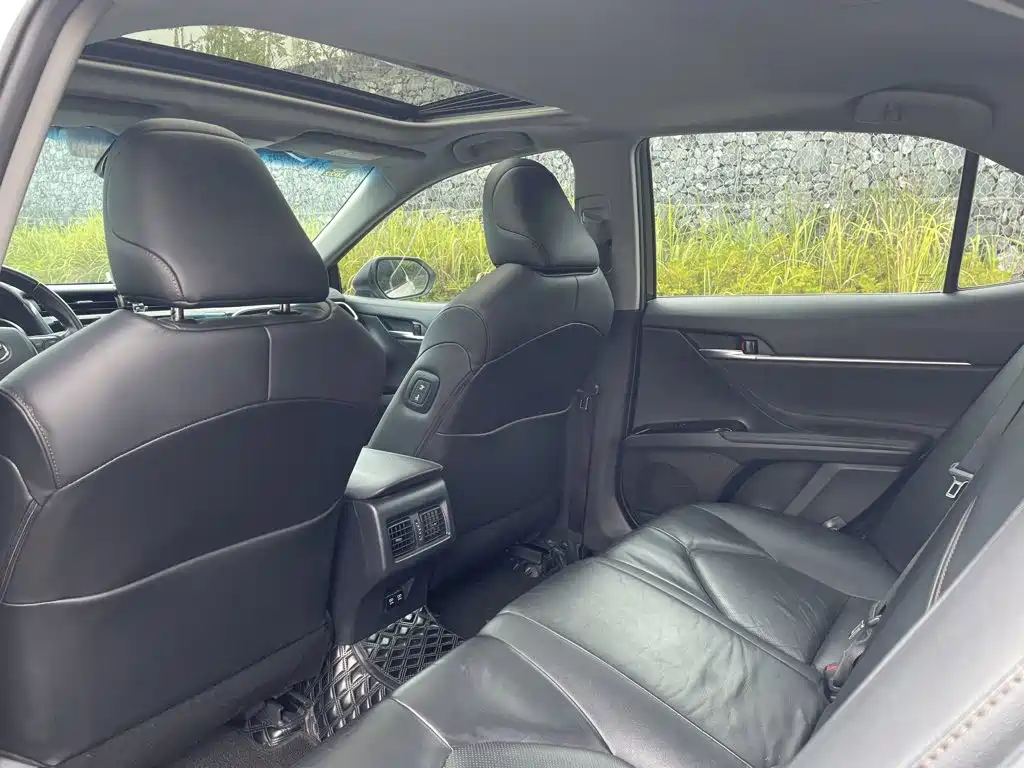 Toyota Camry 2018 — фото 15