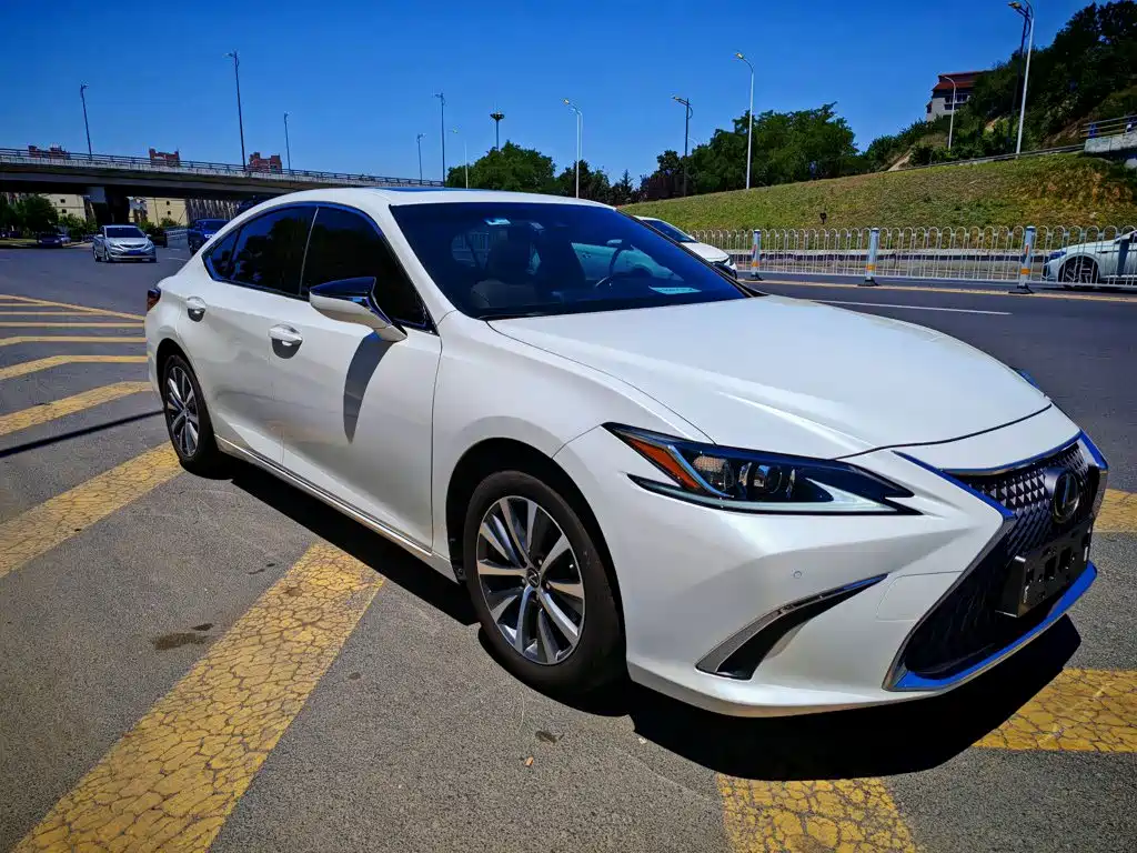 Lexus ES 2019 — фото 4