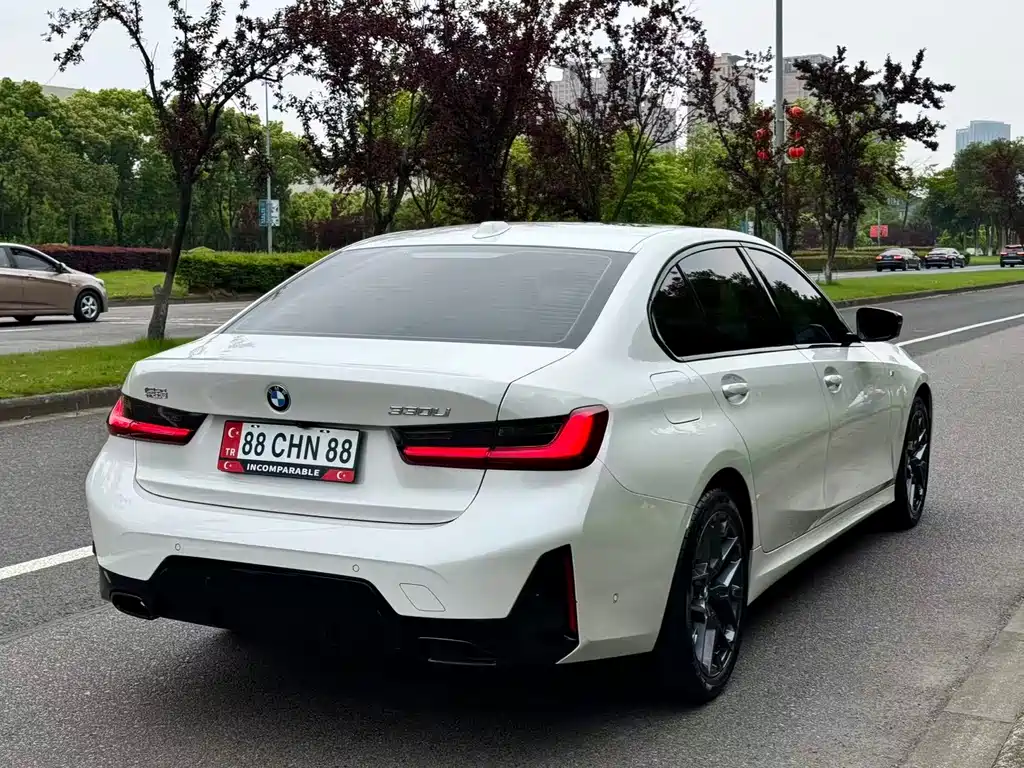 BMW 3 Series 2025 — фото 11