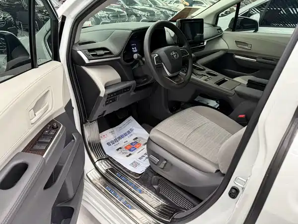Toyota Sienna 2023