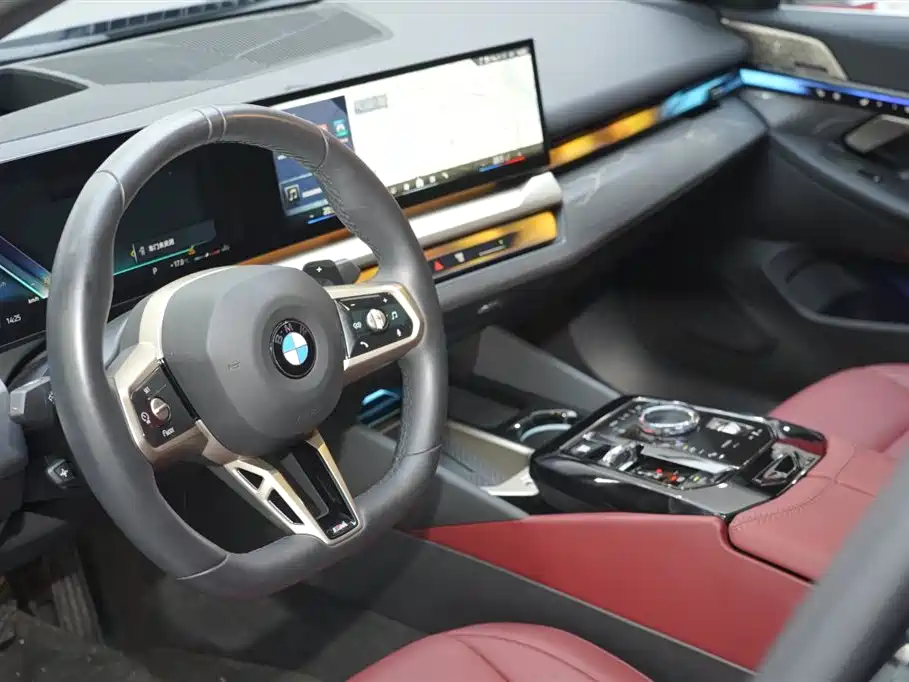 BMW 5 Series 2025 — фото 14