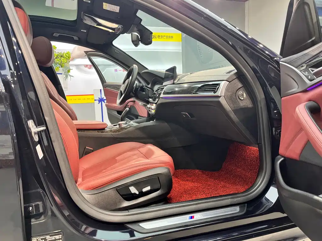BMW 5 Series 2019 — фото 11