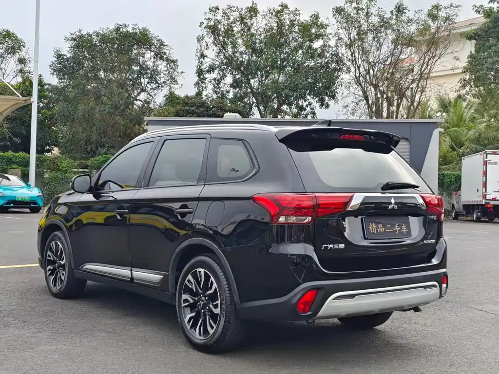 Mitsubishi Outlander 2020 — фото 7