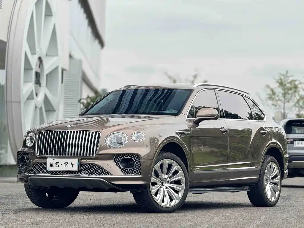 Bentley Bentayga 2023 — фото 1
