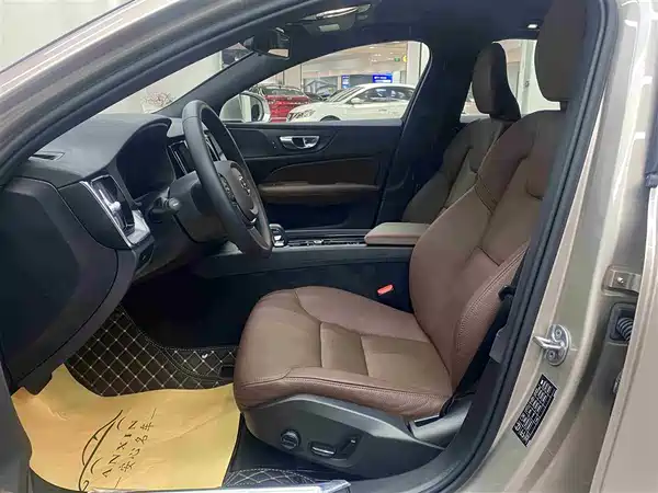 Volvo S60 2025