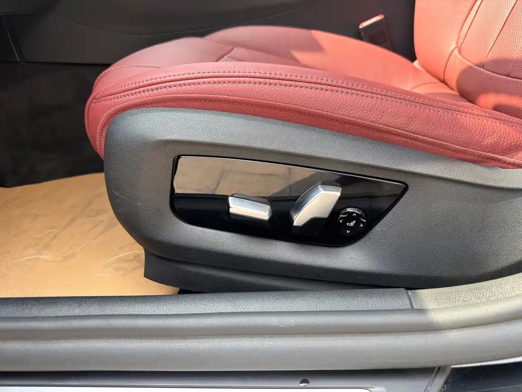 BMW 5 Series 2019 — фото 20