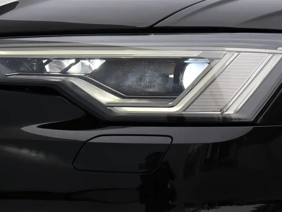Audi A6L New Energy 2021 — фото 13