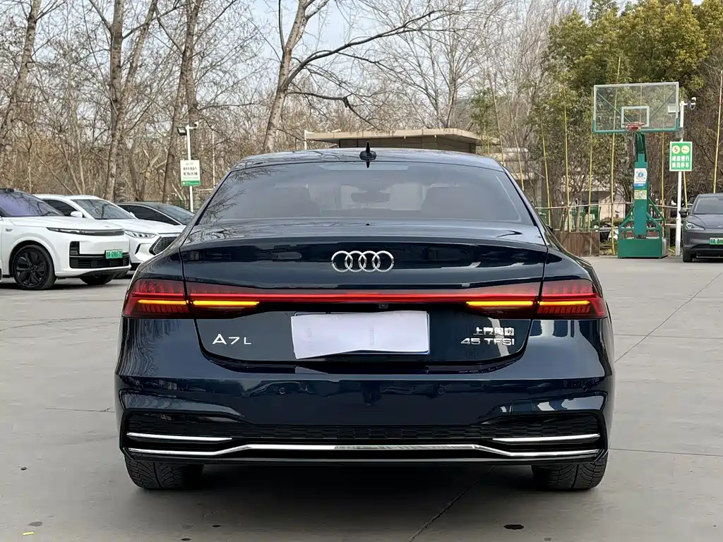 Audi A7L 2023 — фото 13