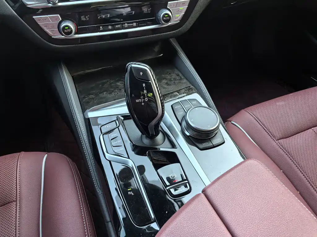 BMW 5 Series 2023 — фото 12