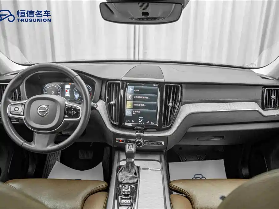 Volvo XC60 2019 — фото 13