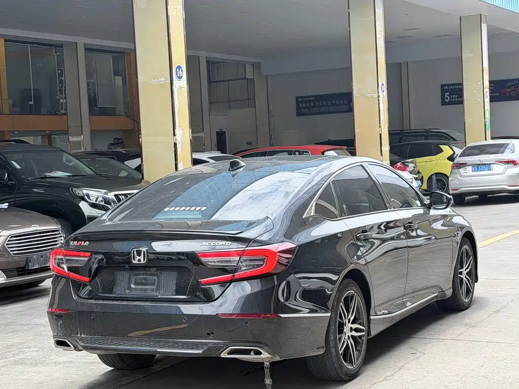 Honda Accord 2022 — фото 11
