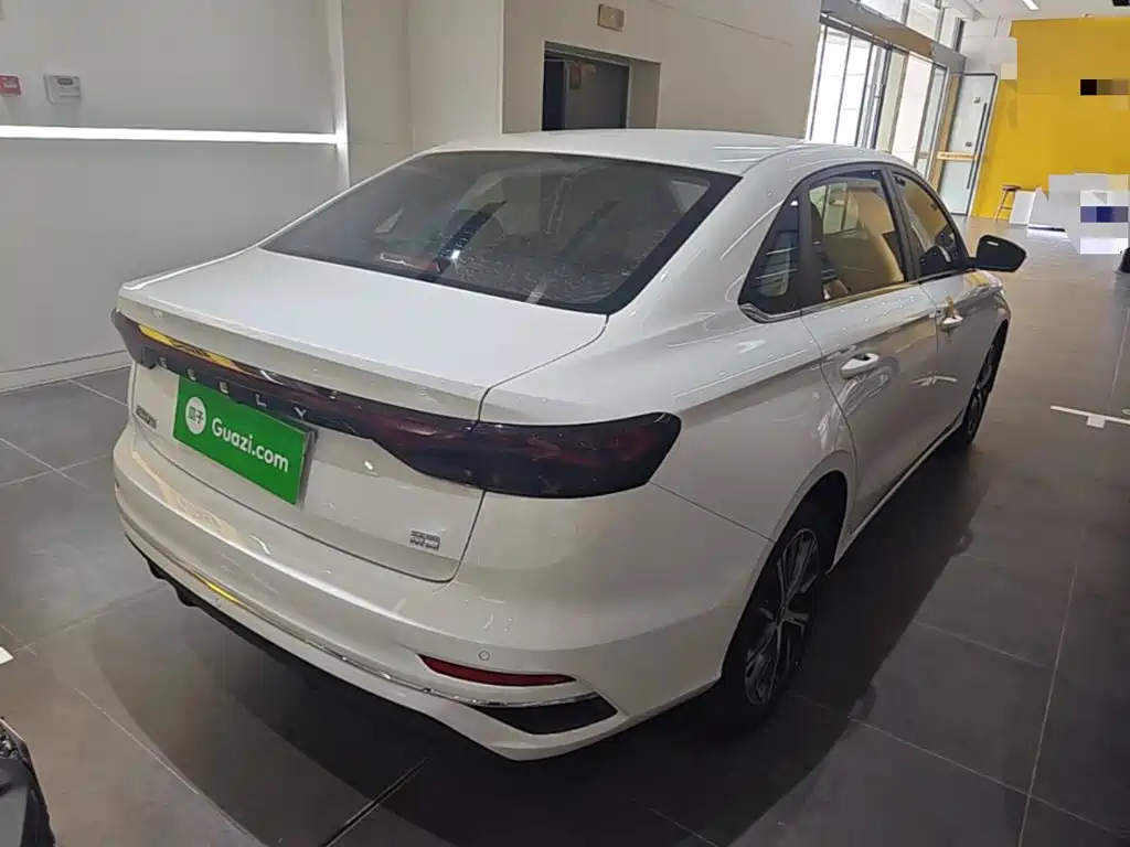 Geely Emgrand 2022