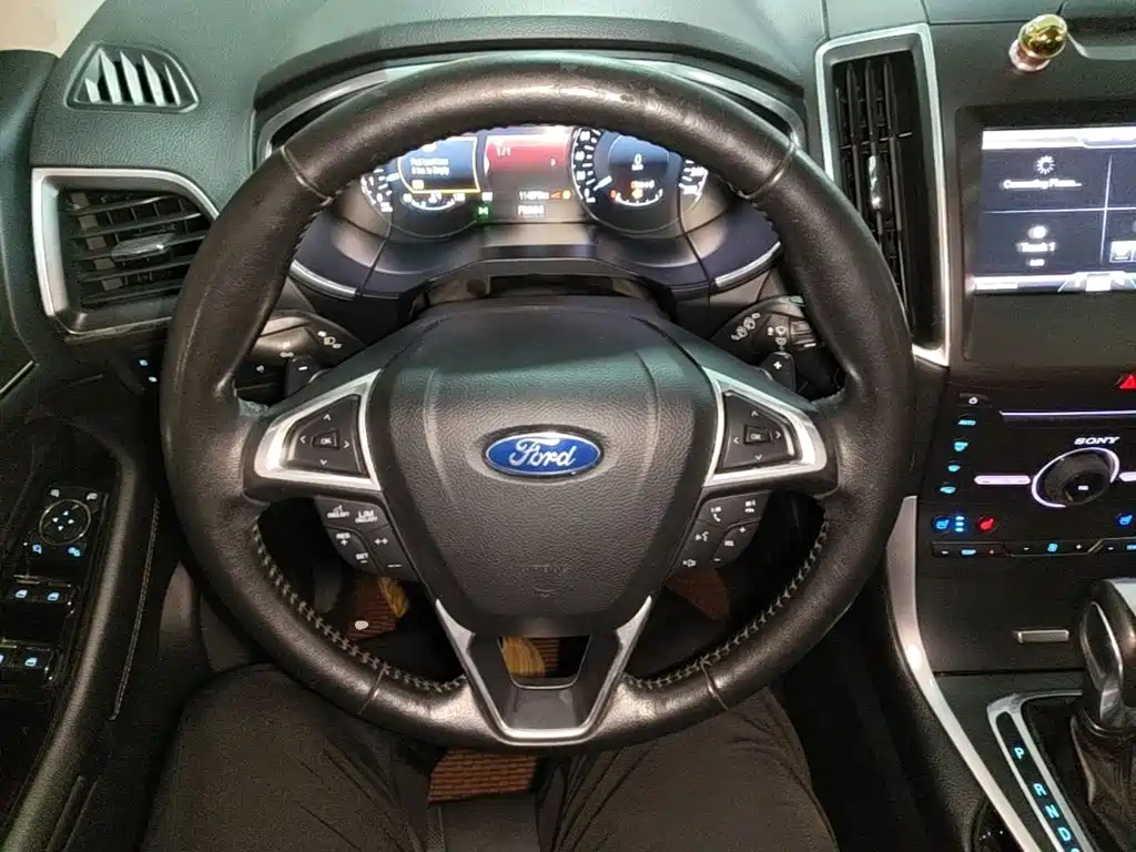 Ford Edge 2016 — фото 11