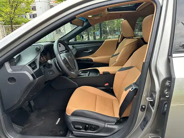 Lexus ES 2023