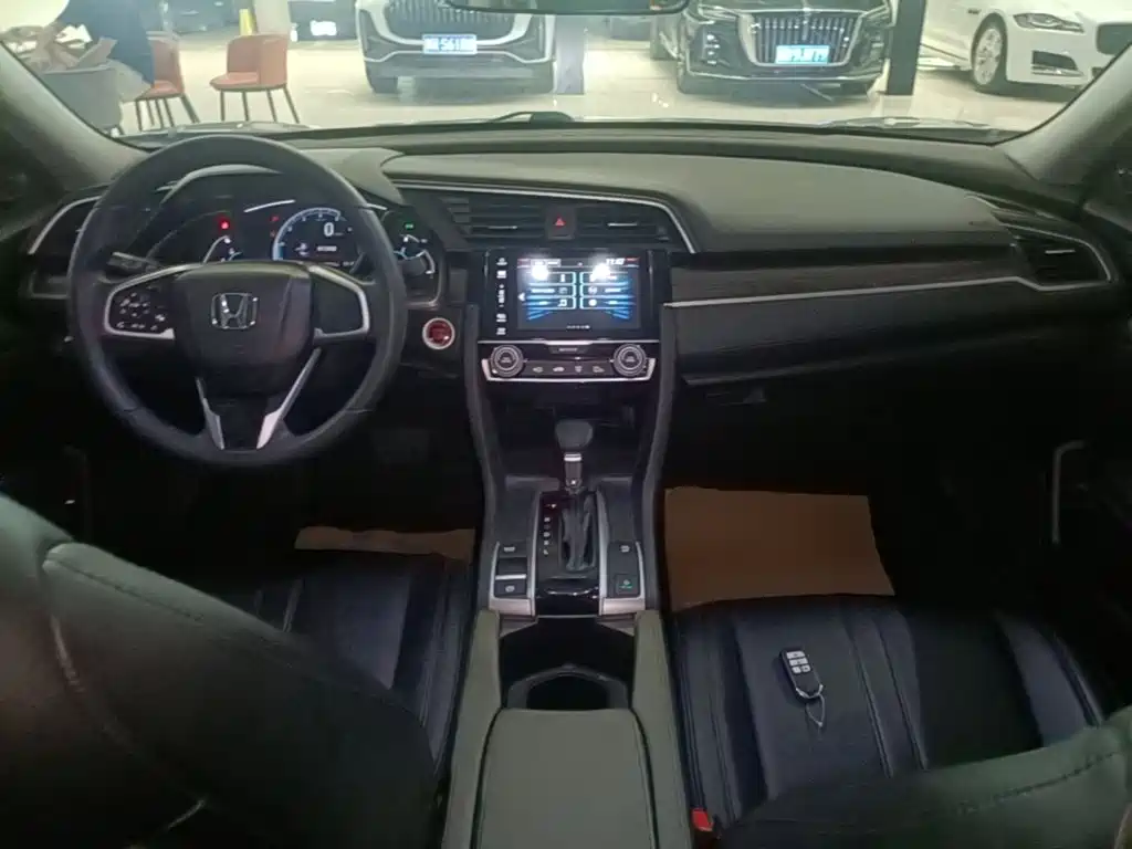 Honda Civic 2019 — фото 10