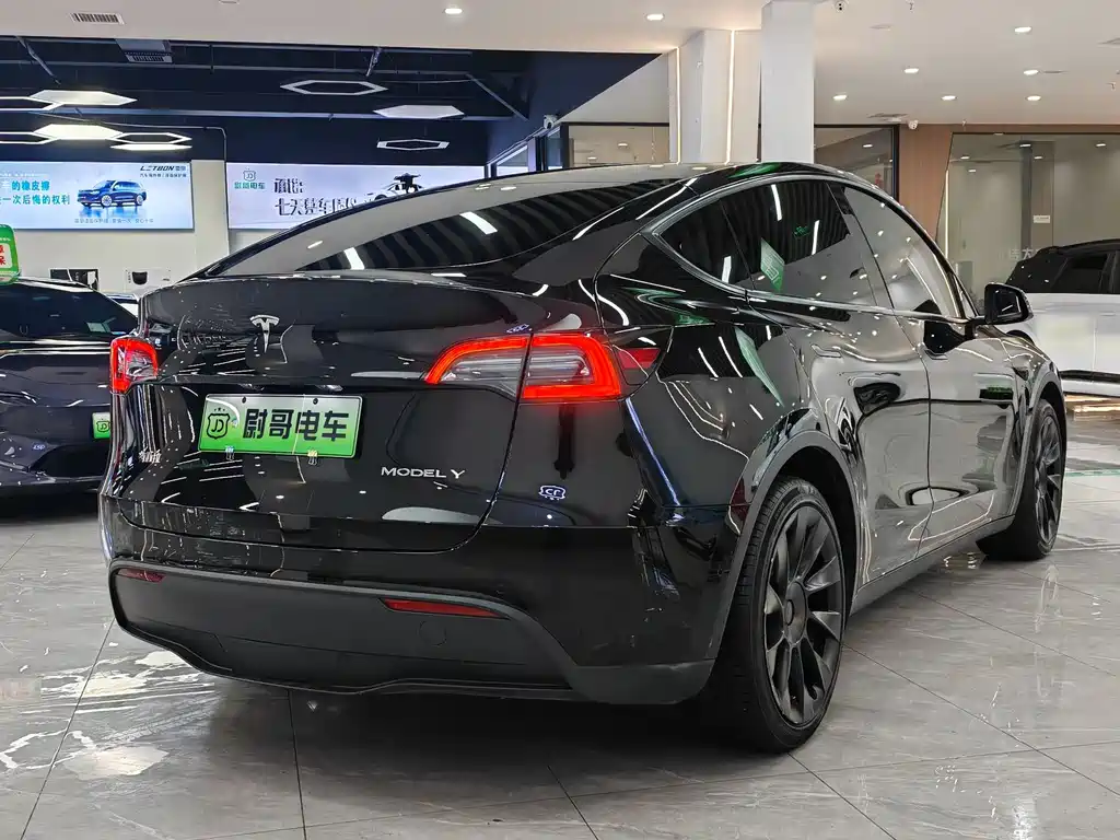 Tesla Model Y 2022 — фото 10