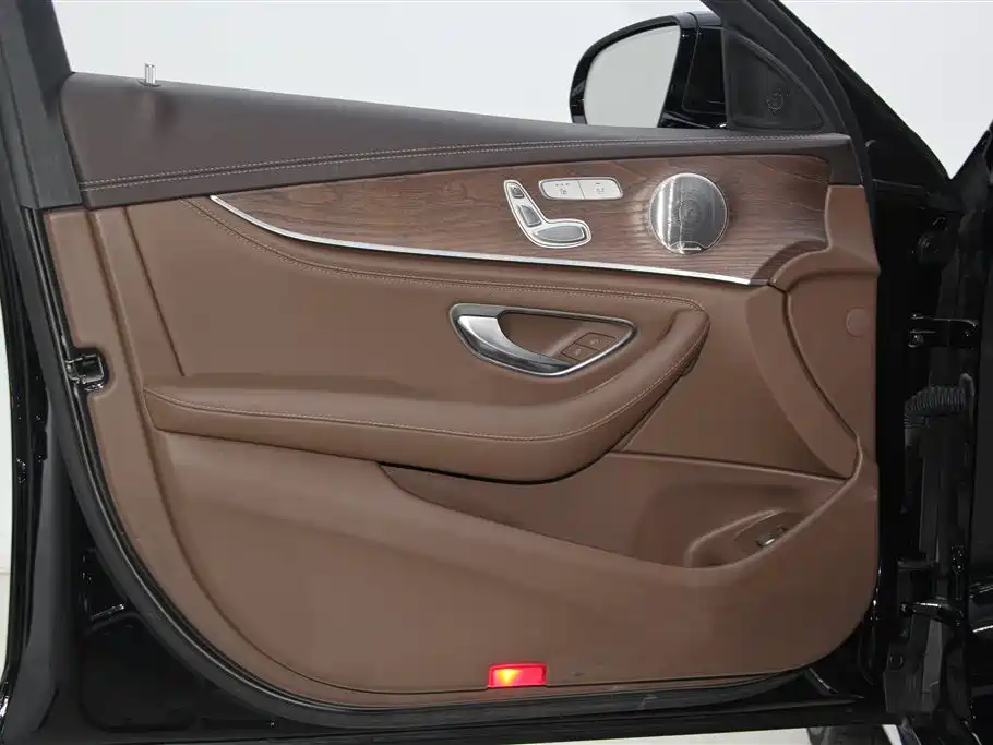 Mercedes-Benz E-Class 2022 — фото 16