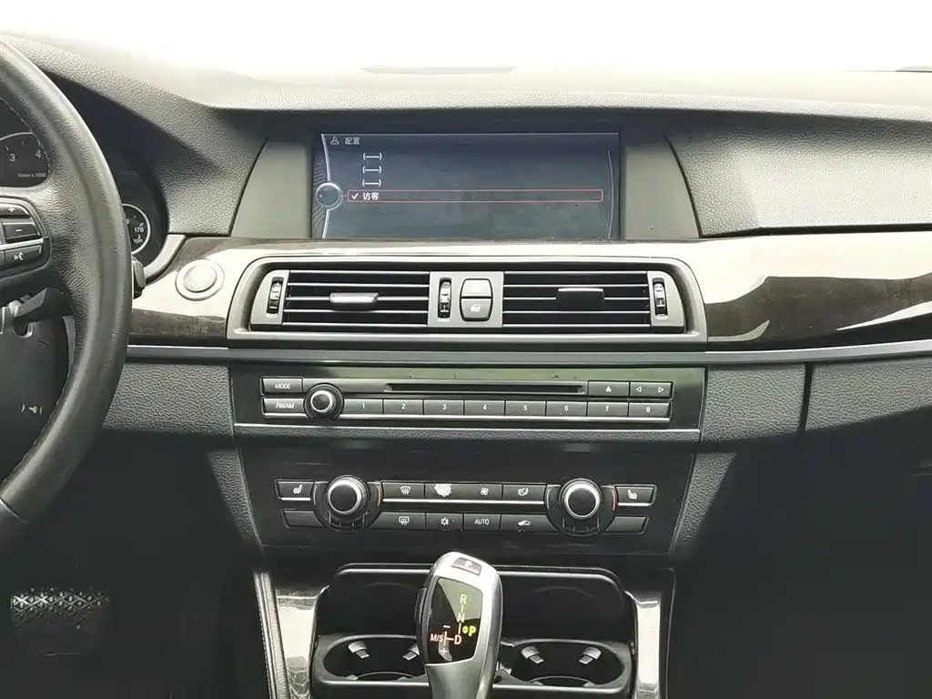 BMW 5 Series 2012 — фото 12