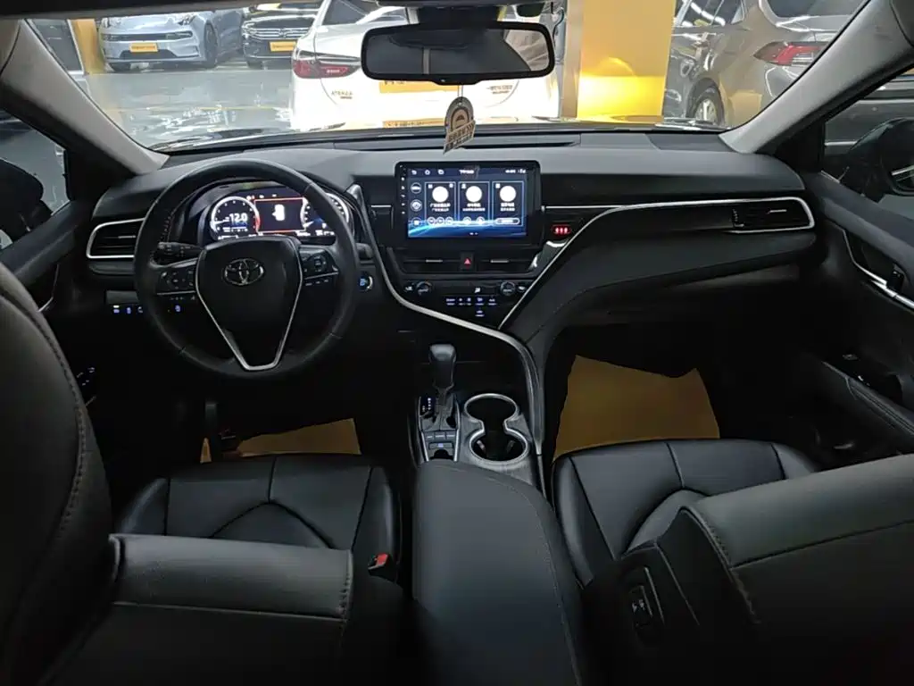 Toyota Camry 2022 — фото 10