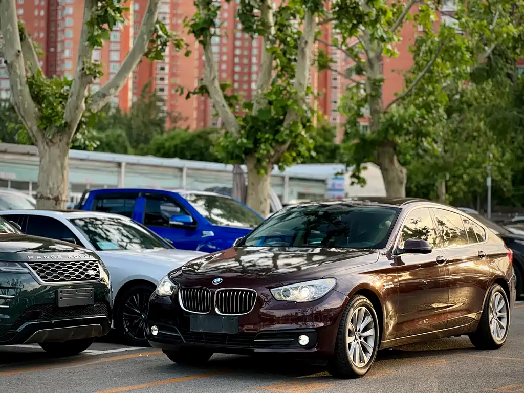 BMW 5 Series GT 2016 — фото 1