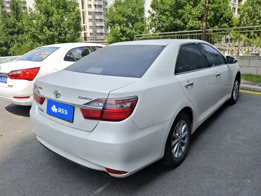 Toyota Camry 2015 — фото 3