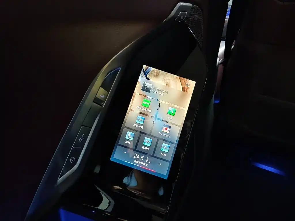 BMW i7 2023 — фото 16