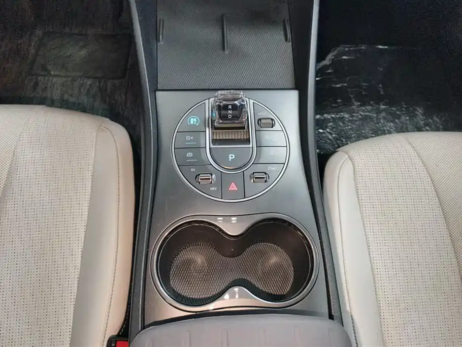 BYD Seal 05 DM-i 2025 — фото 16