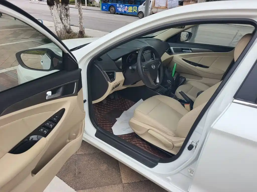 Changan Eado 2017 — фото 16