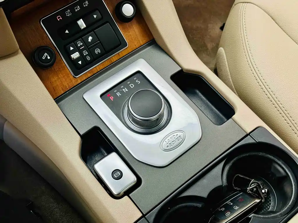 Land Rover Discovery 2015 — фото 11