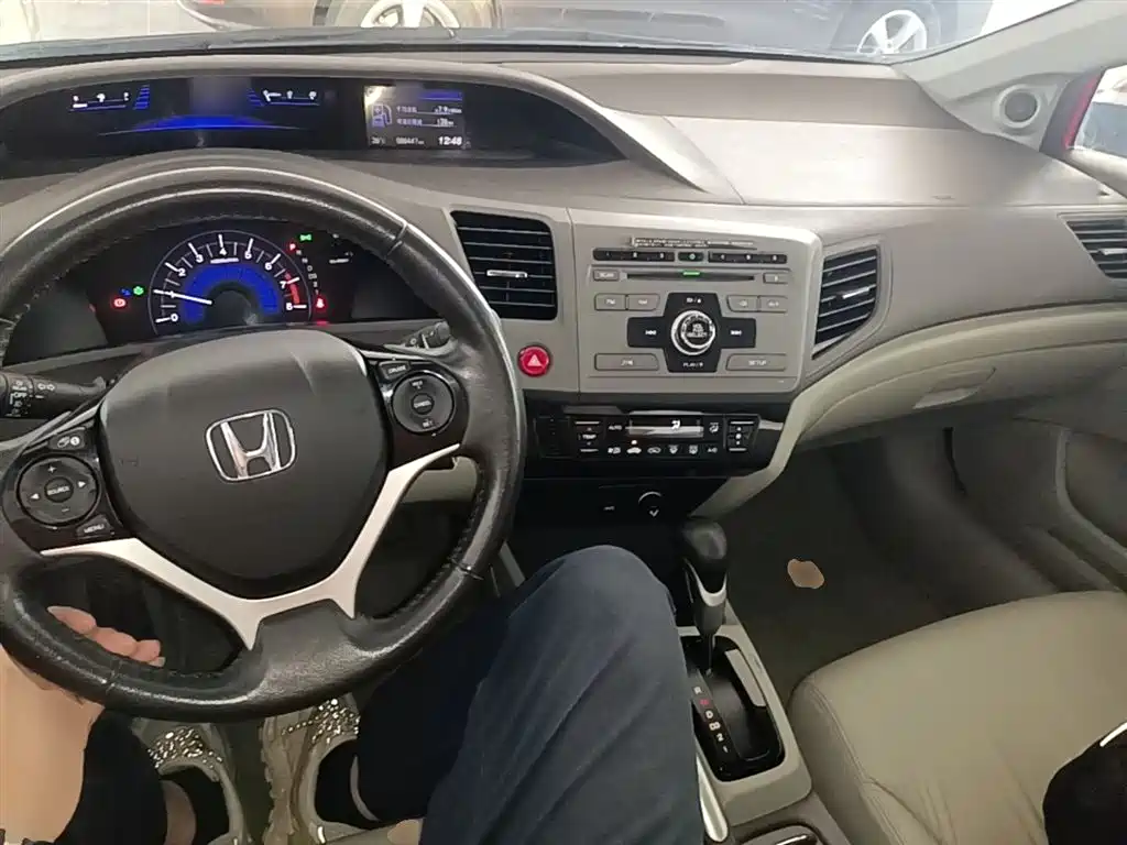 Honda Civic 2014 — фото 10