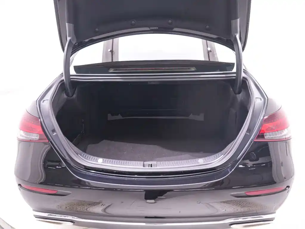 Mercedes-Benz E-Class 2025 — фото 20