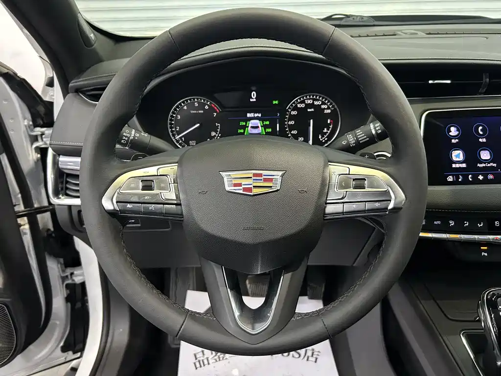 Cadillac XT4 2021 — фото 11