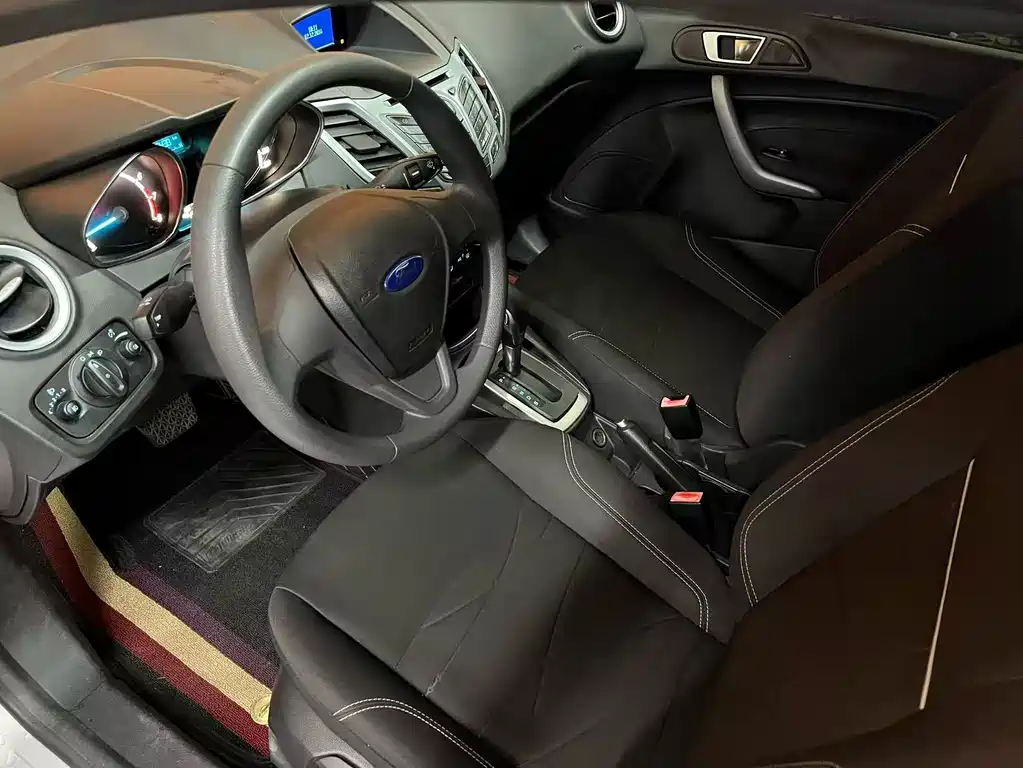 Ford Fiesta 2015 — фото 7