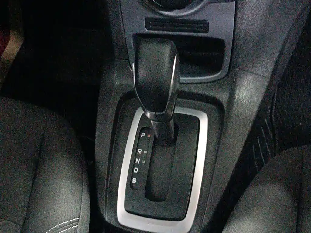 Ford Fiesta 2015 — фото 16