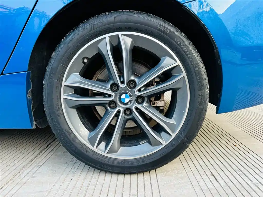BMW 1 Series 2020 — фото 11