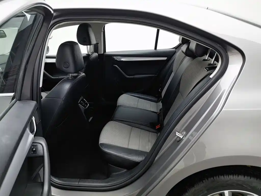 Skoda Octavia 2016 — фото 15