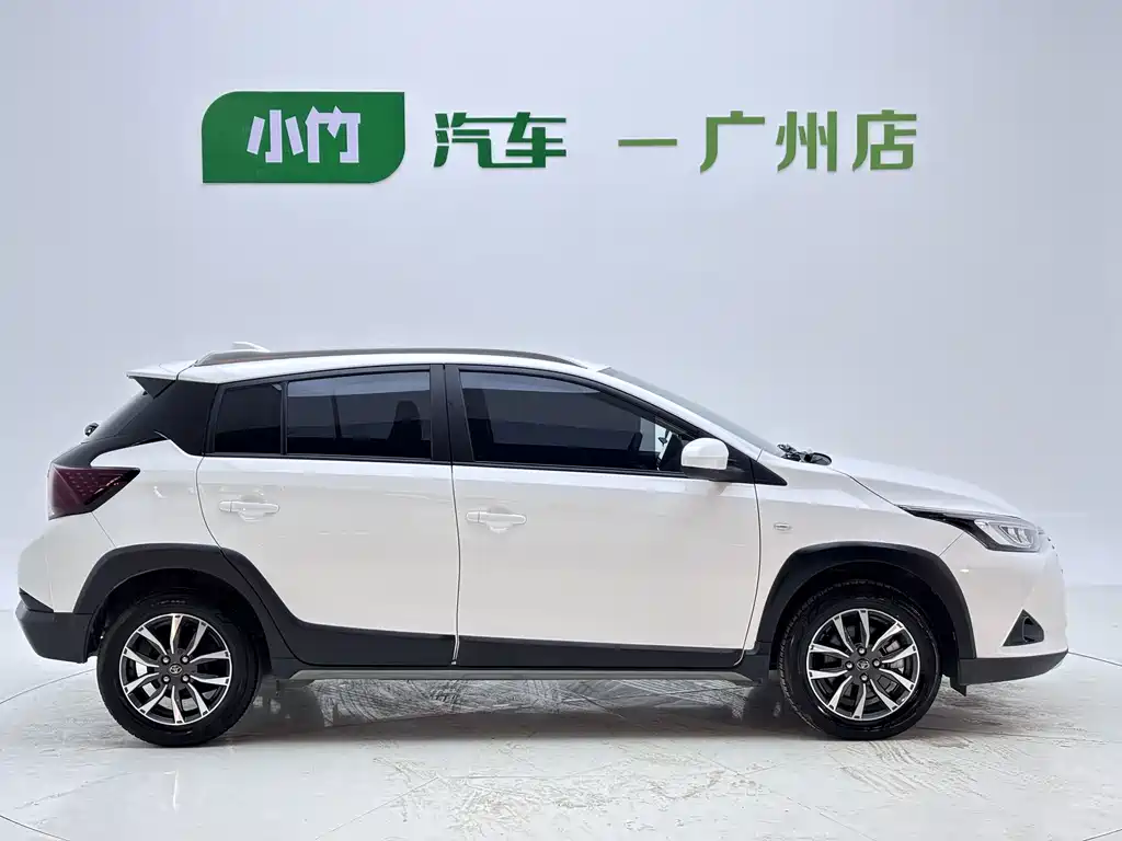 Toyota Yaris L 2022
