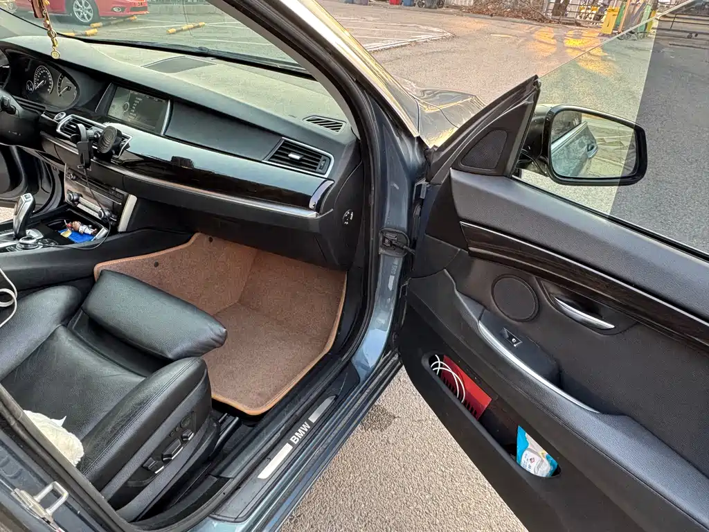 BMW 5 Series GT 2012 — фото 15